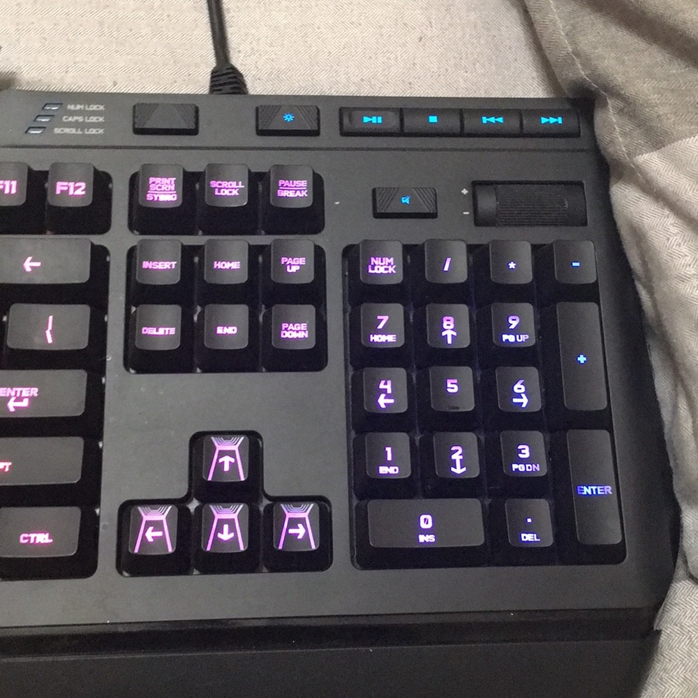 Logitech g910 - Picture 3 of 5